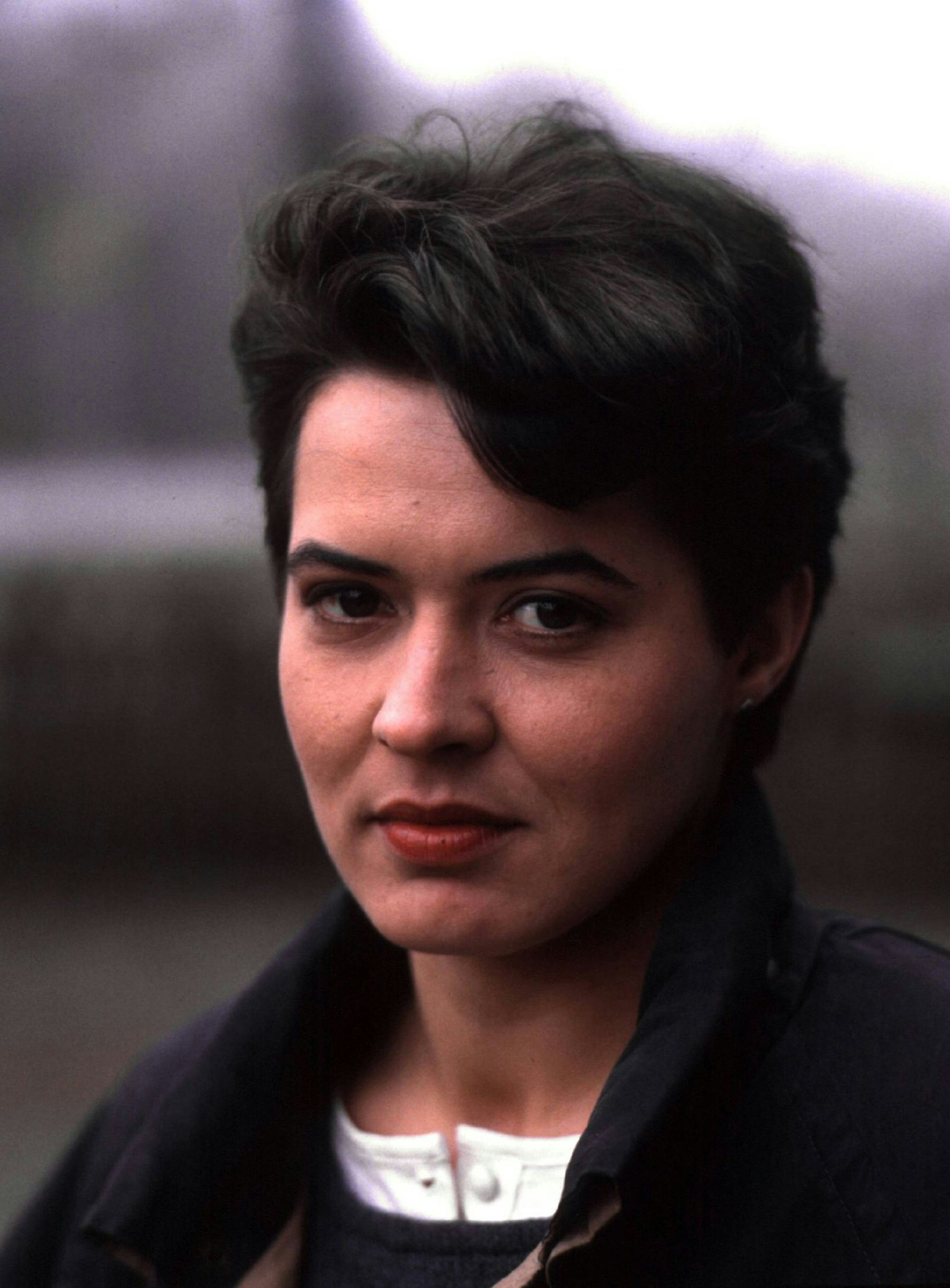 Lena Folkerts in einem Pressefoto zu ihrem ersten „Tatort“-Einsatz als Lena Odenthal, damals noch mit kurzem Haar. (Bild: IMAGO / United Archives)