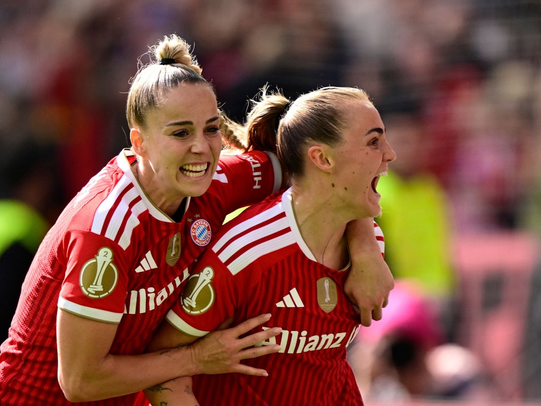 Georgia Stanway jubelt mit Giulia Gwinn nach ihrem Treffer.