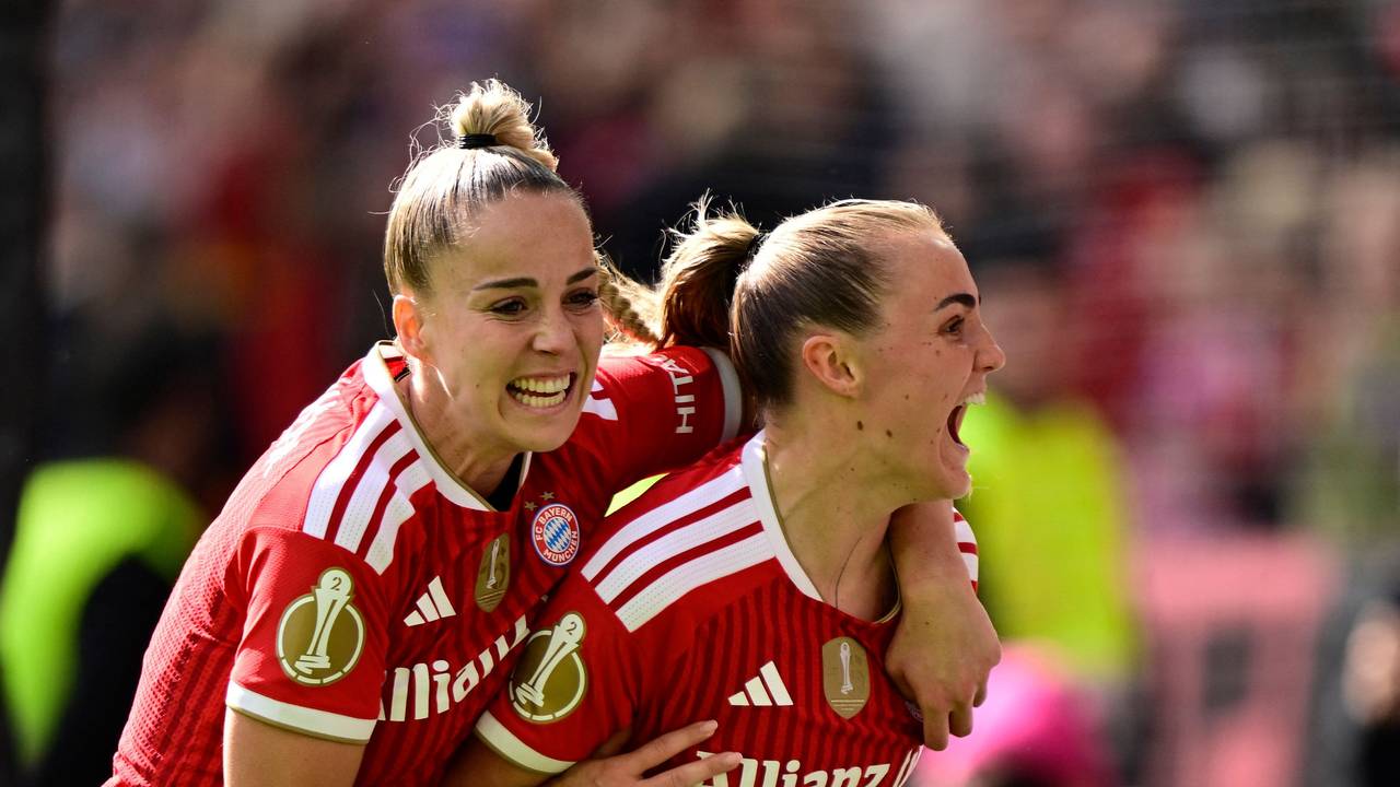 Georgia Stanway jubelt mit Giulia Gwinn nach ihrem Treffer.