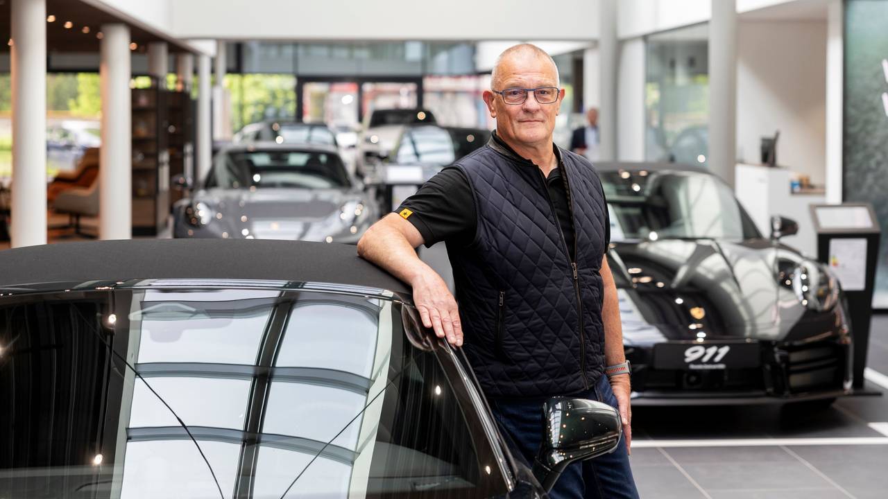 911er waren seine Welt: Jürgen Schillmeier im Porsche-Köln-Zentrum.