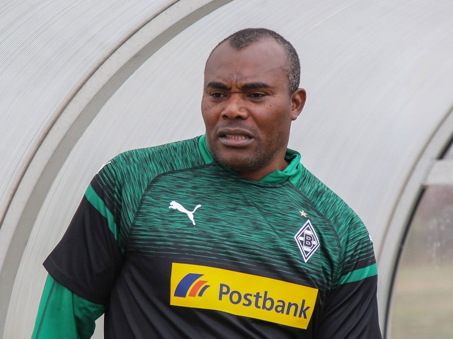 Bachirou Salou in Trainingsklamotten von Borussia Mönchengladbach.