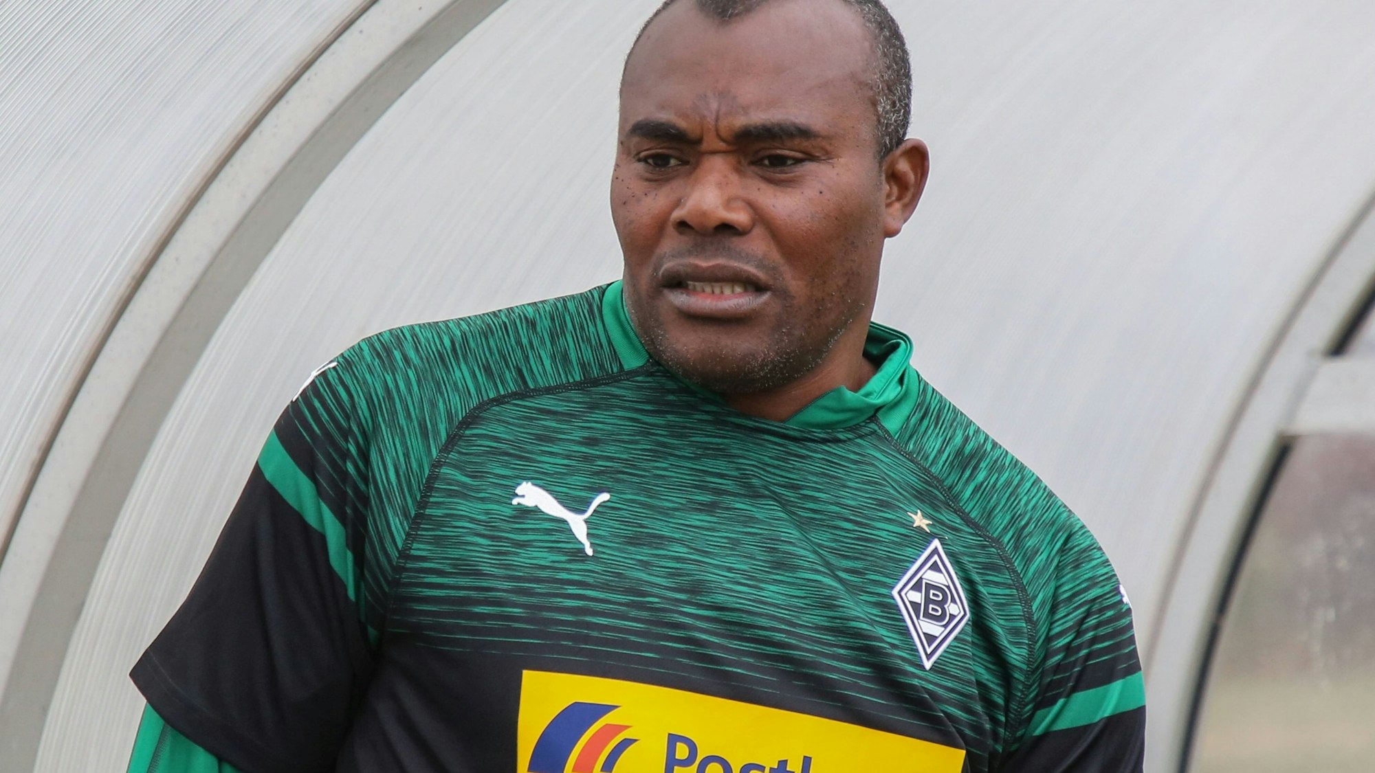 Bachirou Salou in Trainingsklamotten von Borussia Mönchengladbach.