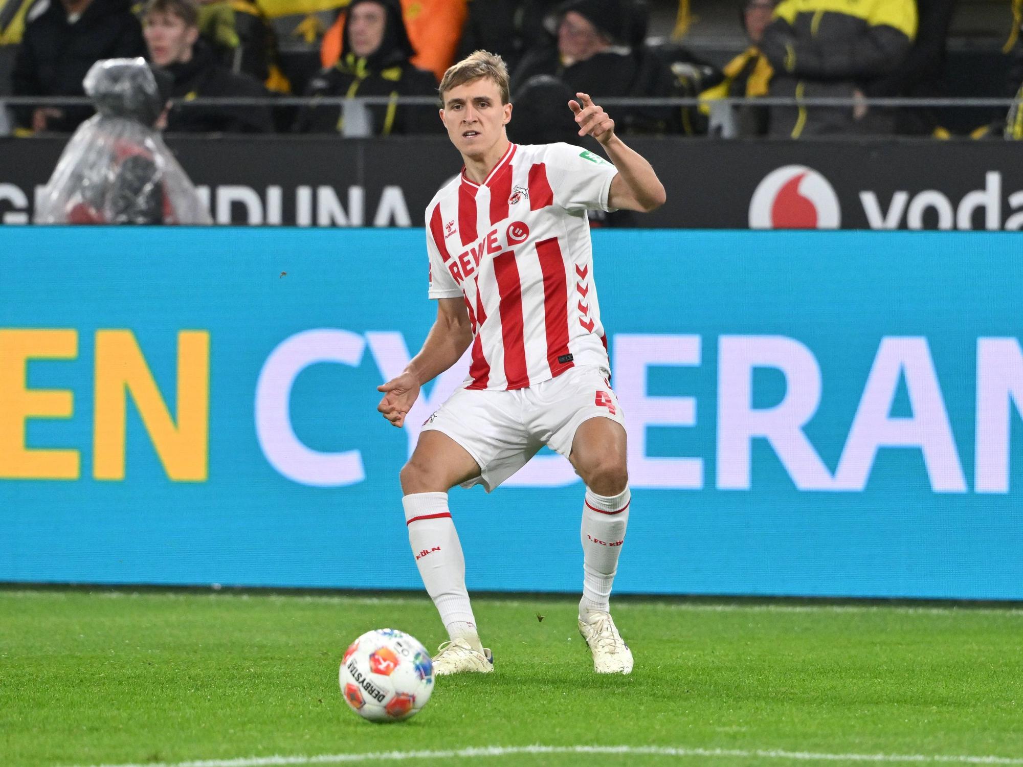 Timo Hübers im Spiel gegen den BVB.