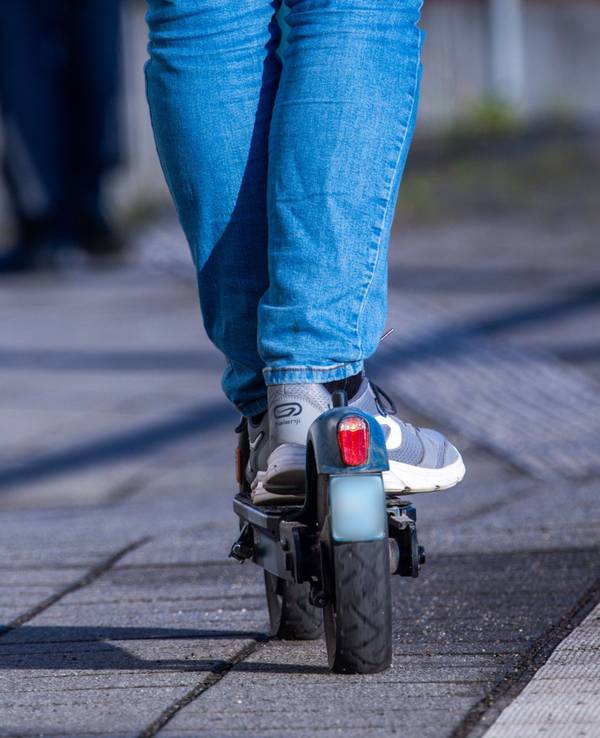Die Debatte um E-Scooter in Köln geht weiter. (Symbolfoto)