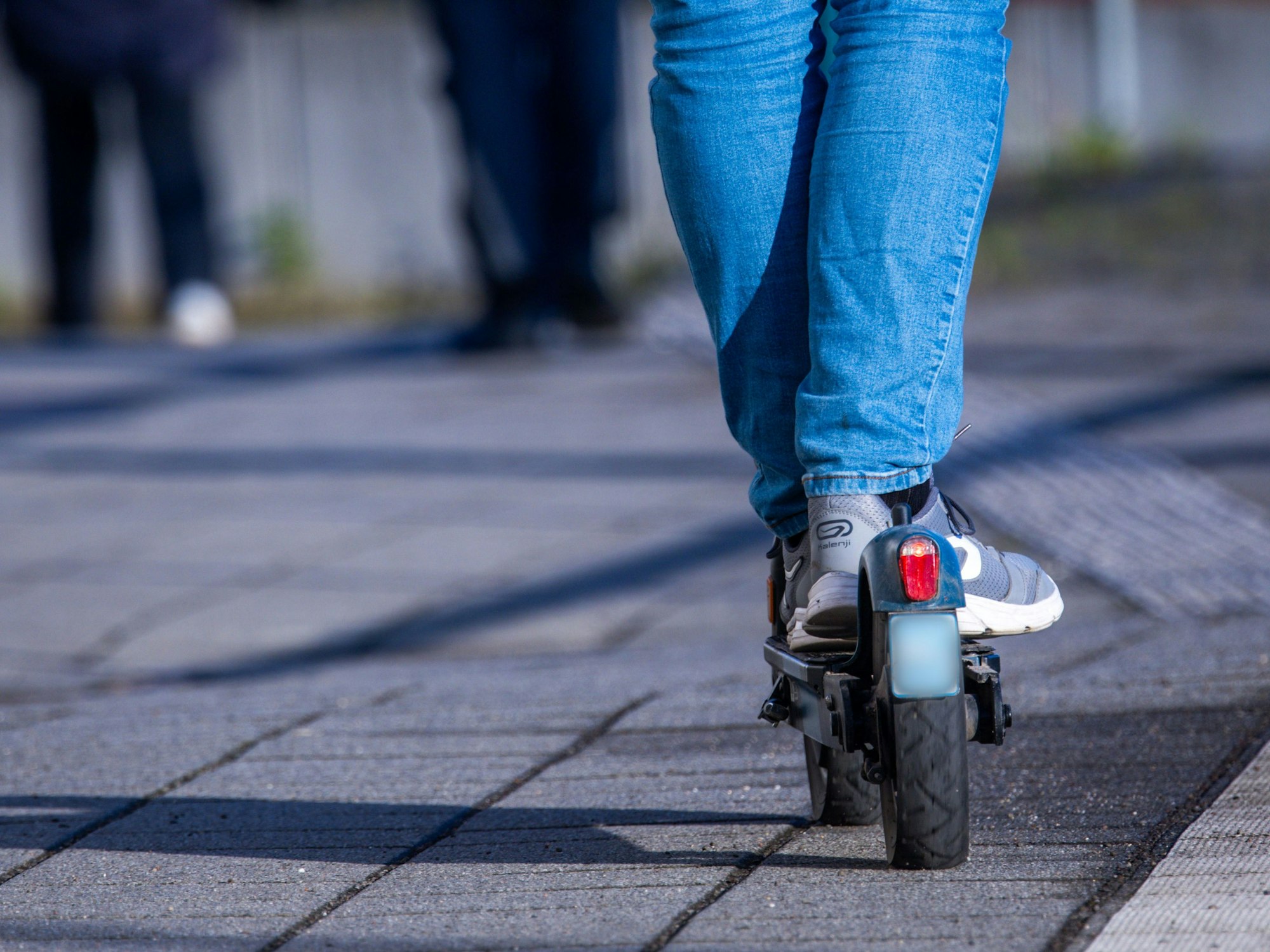 Die Debatte um E-Scooter in Köln geht weiter. (Symbolfoto)