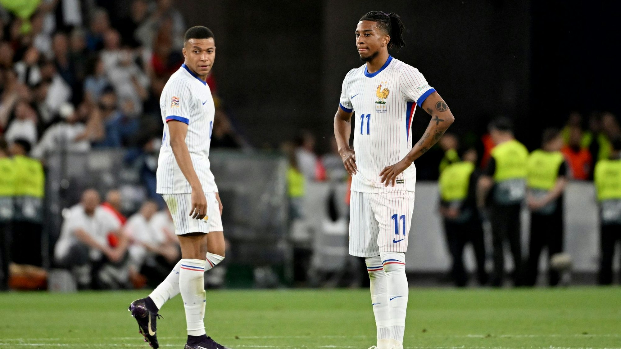 Kylian Mbappé (l) und Michael Olise