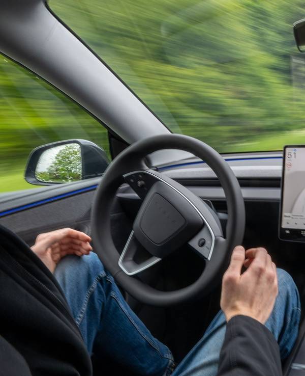 Pilotprojekt mit selbstfahrenden Teslas in der Eifel
