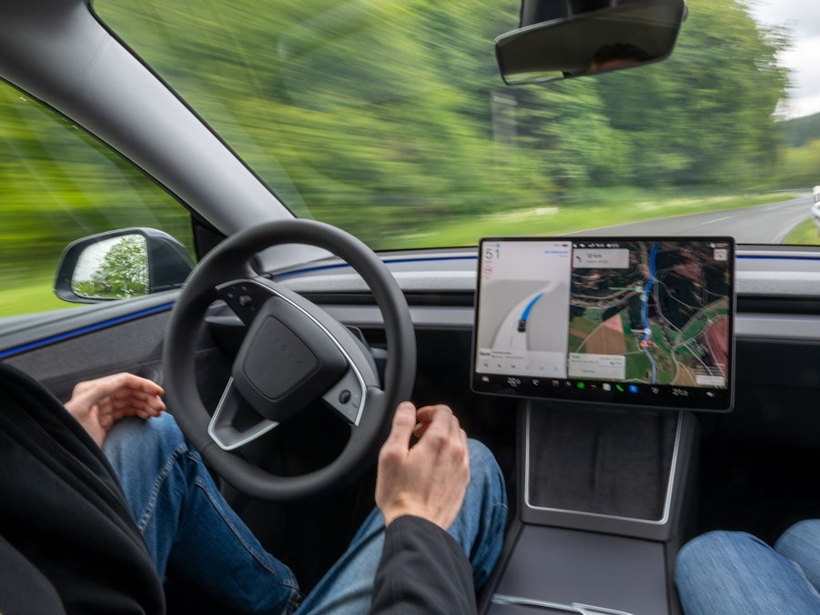 Pilotprojekt mit selbstfahrenden Teslas in der Eifel