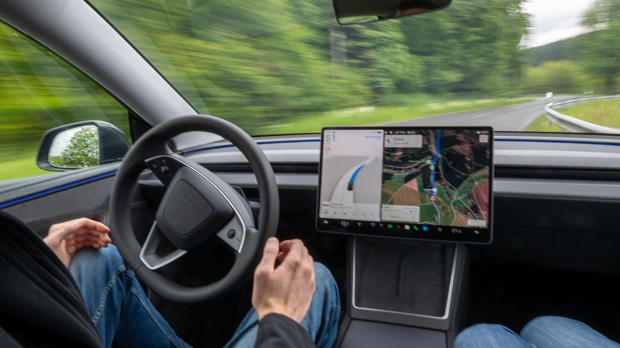 Pilotprojekt mit selbstfahrenden Teslas in der Eifel