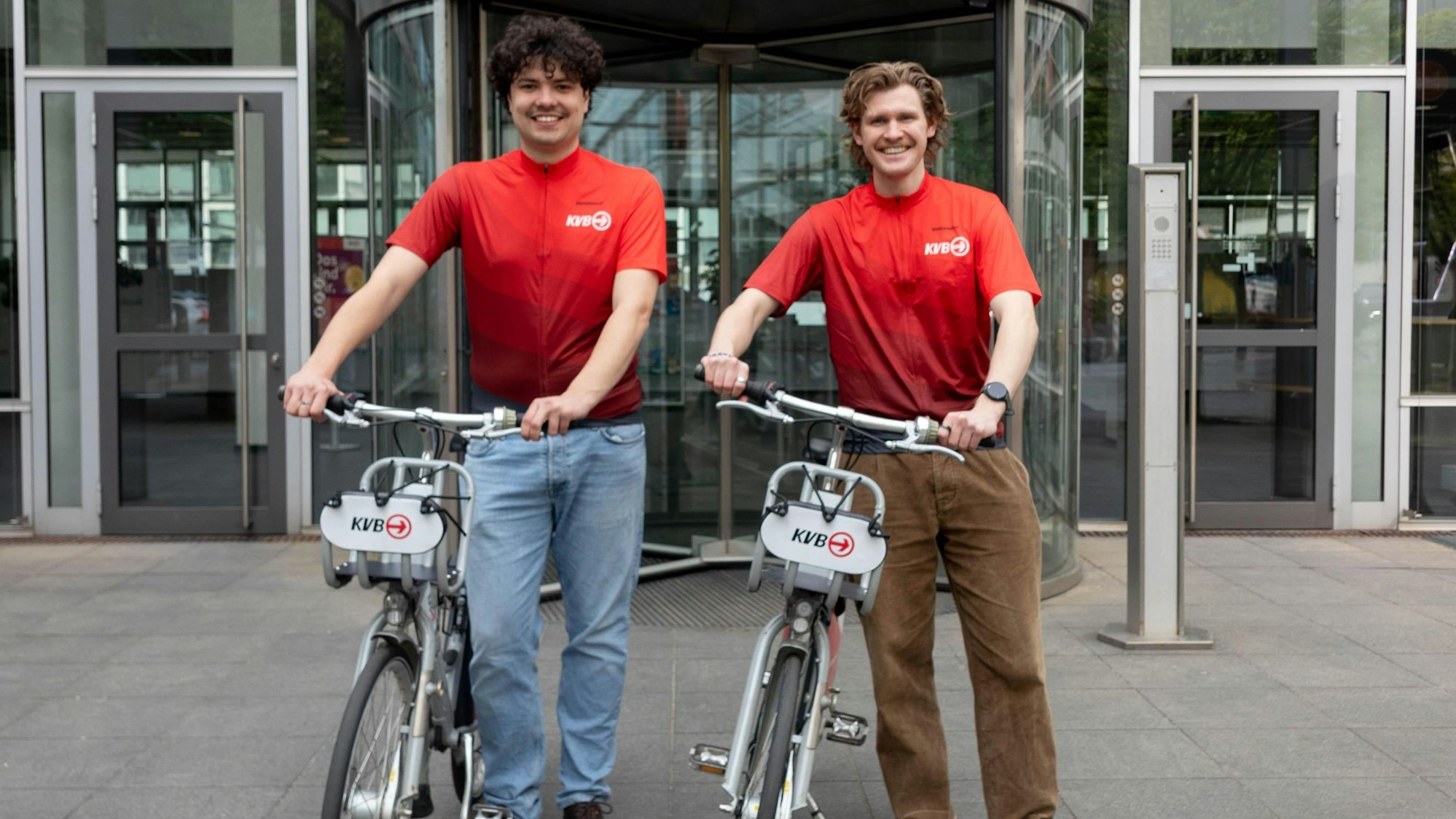Hendrik (li.) und Jonathan starten bei „Rund um Köln“