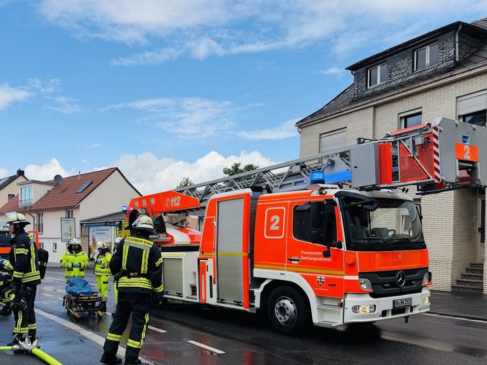 Ein ausgebranntes Zimmer nach einem Feuerwehreinsatz in Bonn.