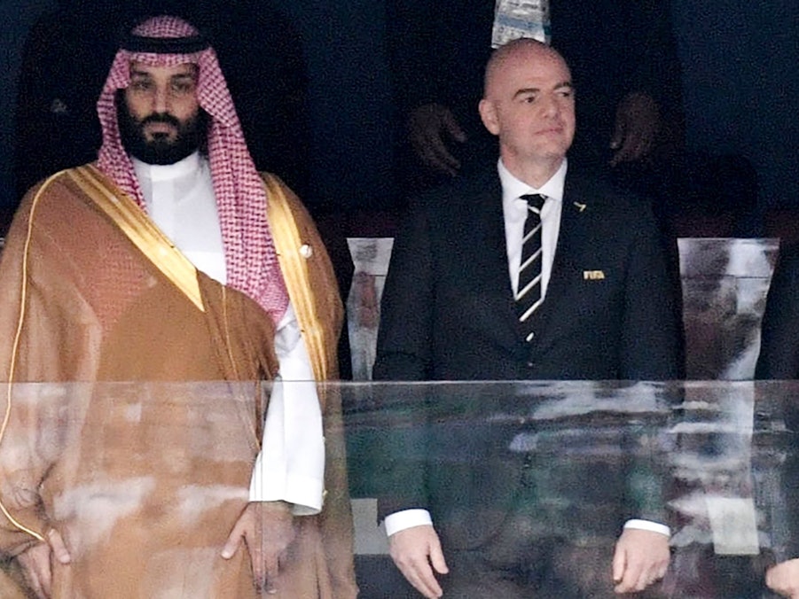 Mohammed bin Salman (l) und Gianni Infantino