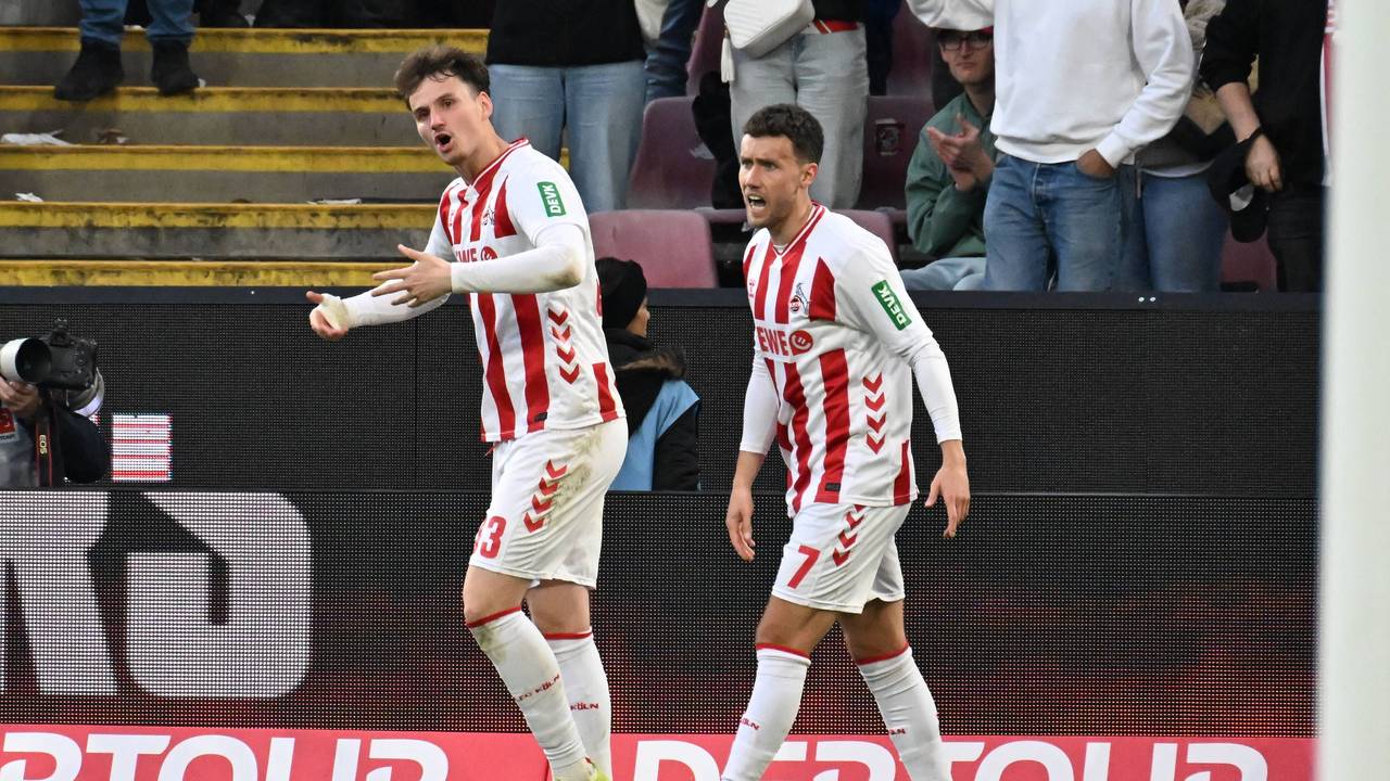 Rav van den Berg und Luca Waldschmidt im Trikot des 1. FC Köln.