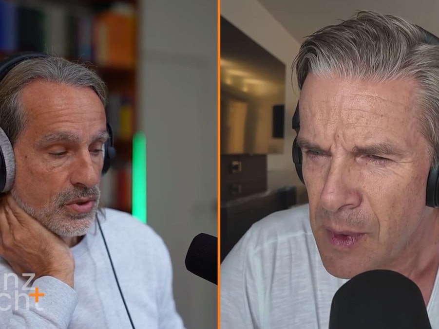 Richard David Precht (links) äußert im Podcast „Lanz + Precht“ eine schlimme Befürchtung bezüglich des Ukraine-Krieges - sehr zum Entsetzen von Markus Lanz. (Bild: ZDF / Lanz+Precht)