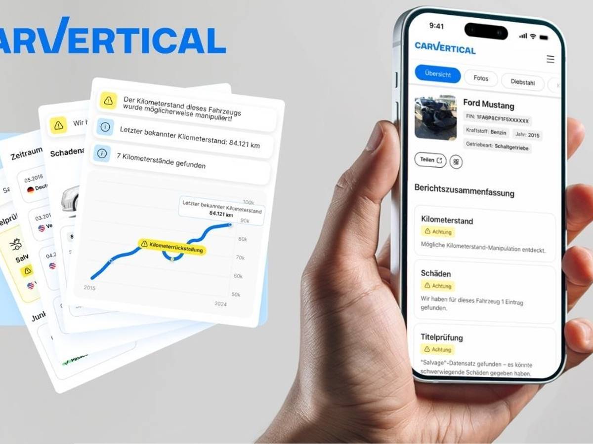 Bild für den digitalen Fahrzeughistorien-Dienst carVertical. Eine Hand hält ein Smartphone mit der carVertical-App, die einen Fahrzeugbericht für einen Ford Mustang (Baujahr 2015) anzeigt – mit Warnhinweisen zu möglicher Kilometerstand-Manipulation, Schäden und einer Titelprüfung. Links daneben sind mehrere Berichts-Karten mit Zeitverlauf, Schadenshistorie und Kilometerstand-Diagramm zu sehen. Links oben das blaue carVertical-Logo.