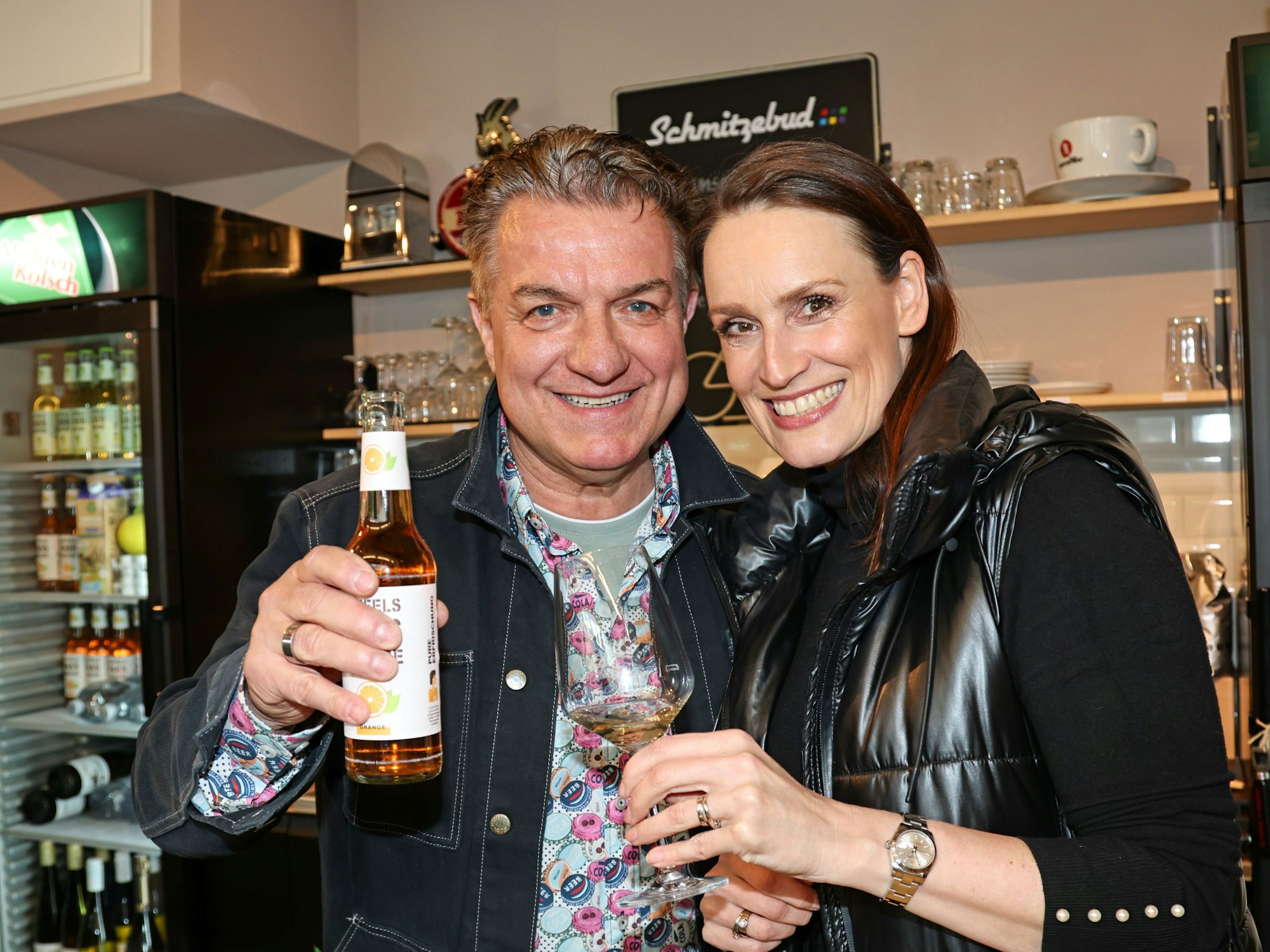 Linus (Michael Büttgen) mit Nadine Kamphausen in der Schmitzebud.