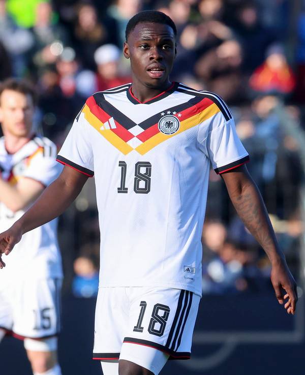 Kofi Amoako während eines U20-Länderspiels im Deutschland-Trikot.