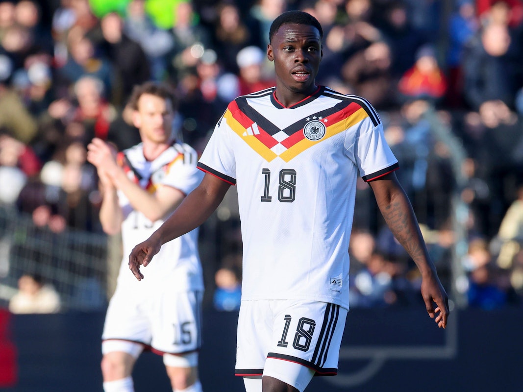 Kofi Amoako während eines U20-Länderspiels im Deutschland-Trikot.