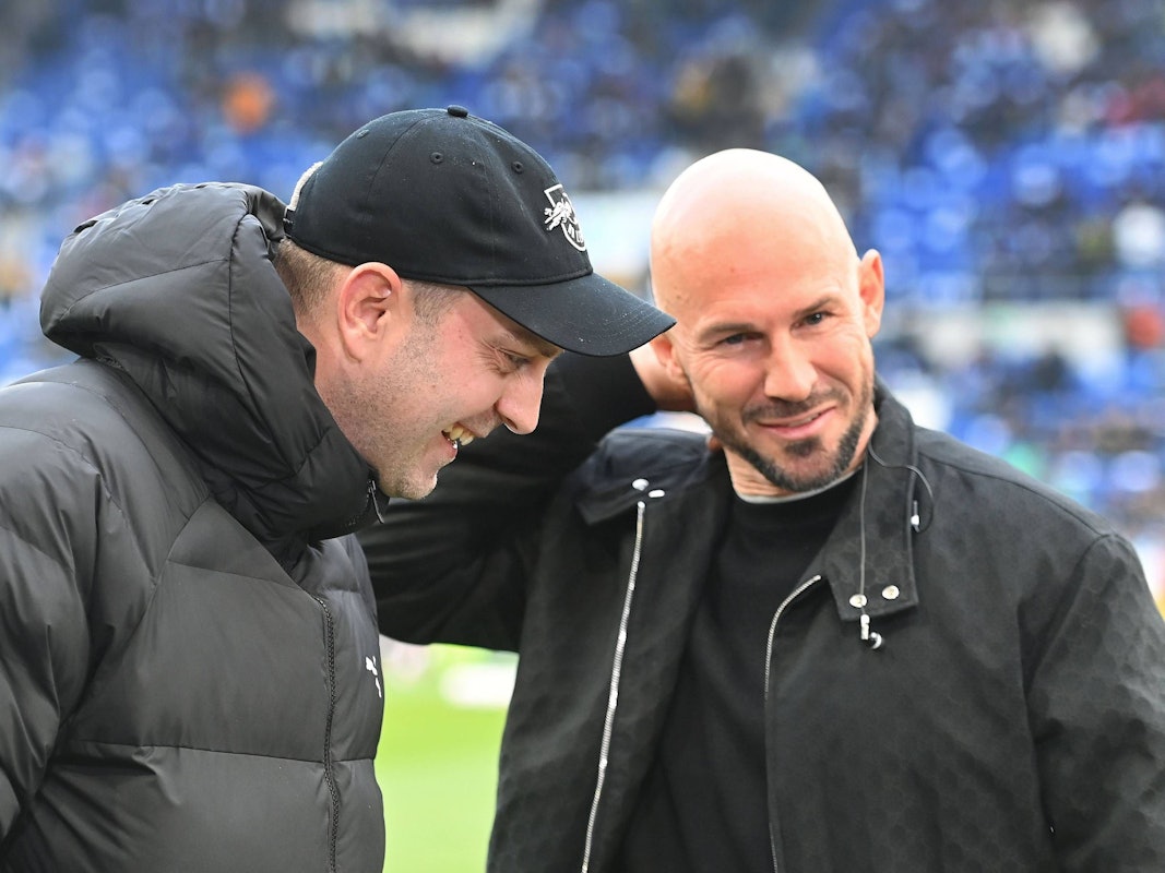 Ole Werner und Christian Ilzer unterhalten sich vor dem Spiel.
