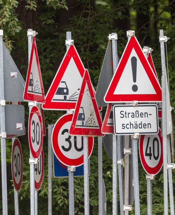 Verschiedene Verkehrsschilder