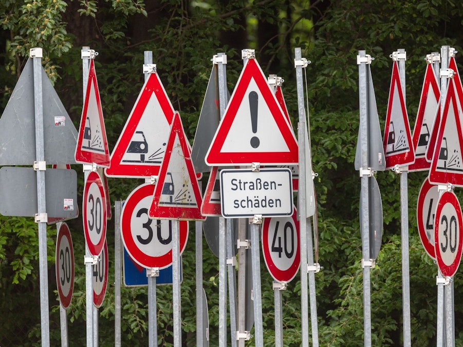 Verschiedene Verkehrsschilder