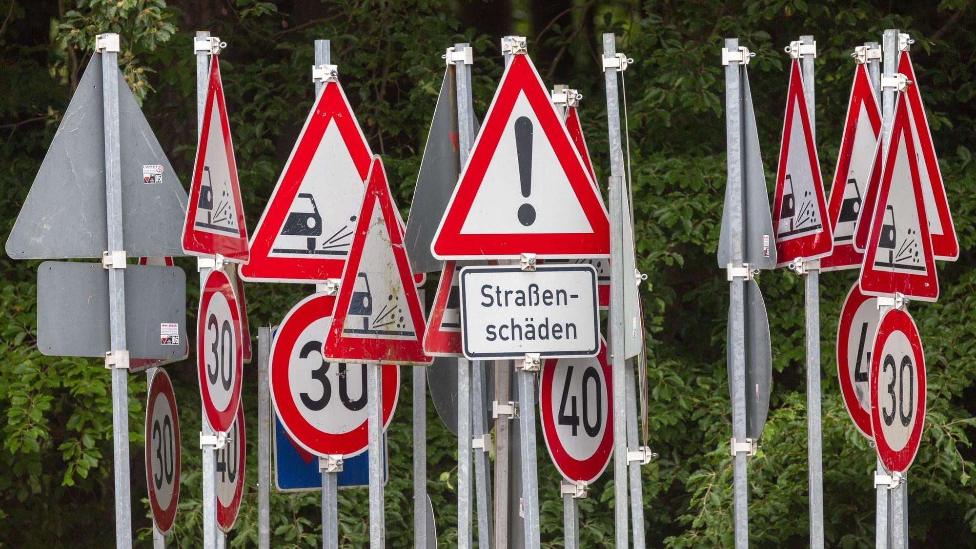 Verschiedene Verkehrsschilder