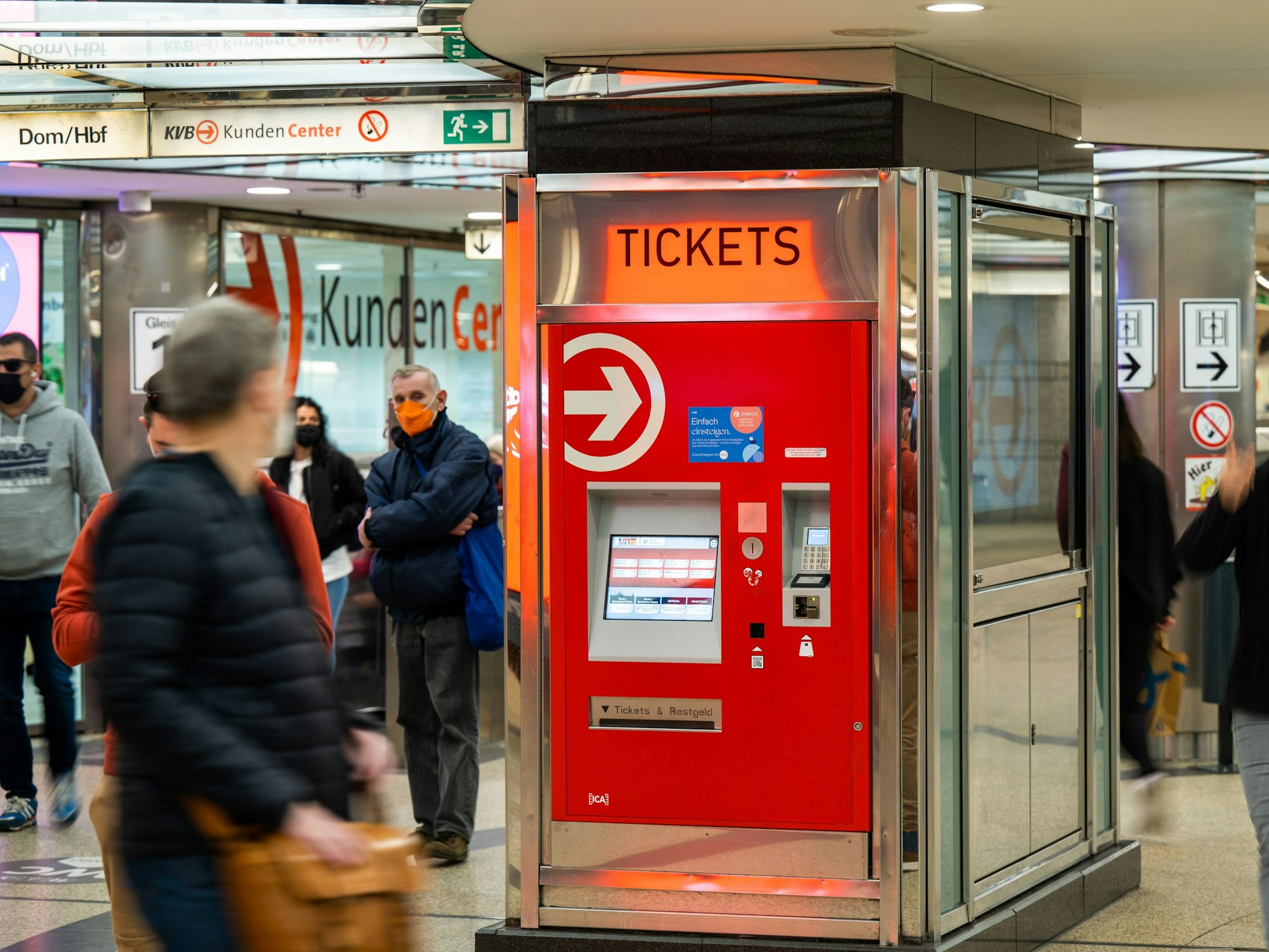 Der neue Rheinland-Tarif verspricht, künftig alles unkomplizierter und klarer zu machen. (Symbolfoto eines Ticketautomaten am Neumarkt).