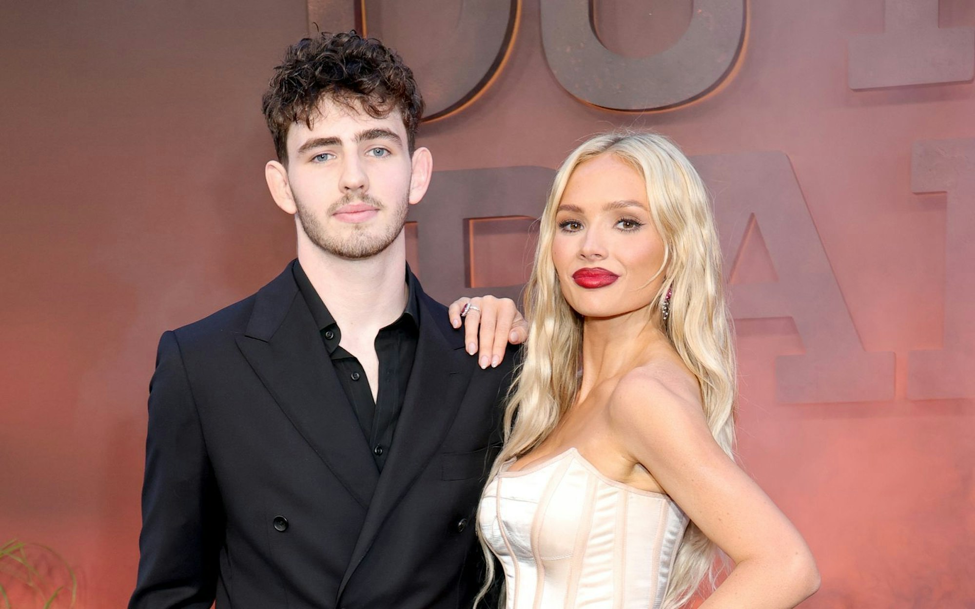 Finn Little und Natalie Alyn Lind spielen im „Yellowstone“-Spin-off „Dutton Ranch“. (Bild: 2026 Getty Images/Michael Loccisano)