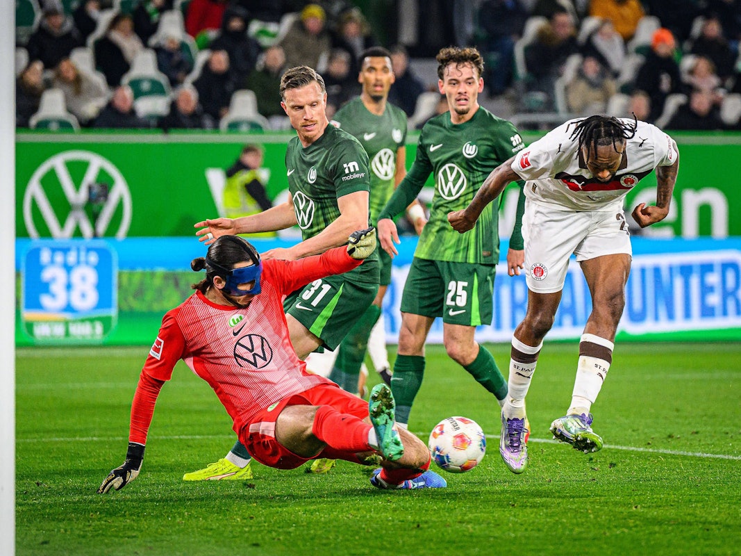Spielszene im Duell VfL Wolfsburg - FC St. Pauli