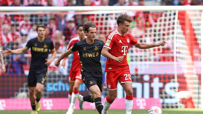 Tom Bischoff am Ball gegen den 1. FC Köln.