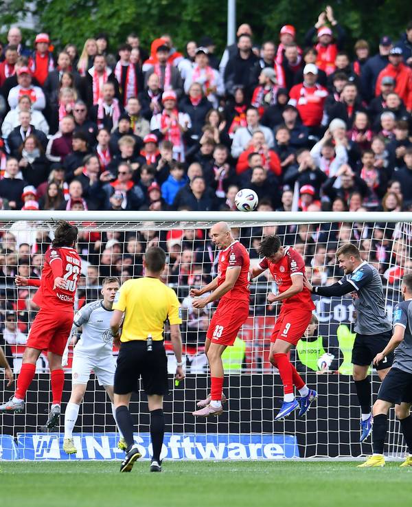 Spielszene in der 3. Liga beim Duell SSV Ulm - Rot-Weiss Essen.