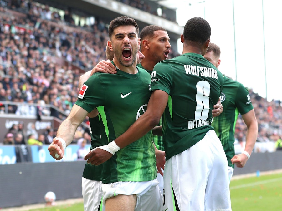 Jubel bei den Profis des VfL Wolfsburg.