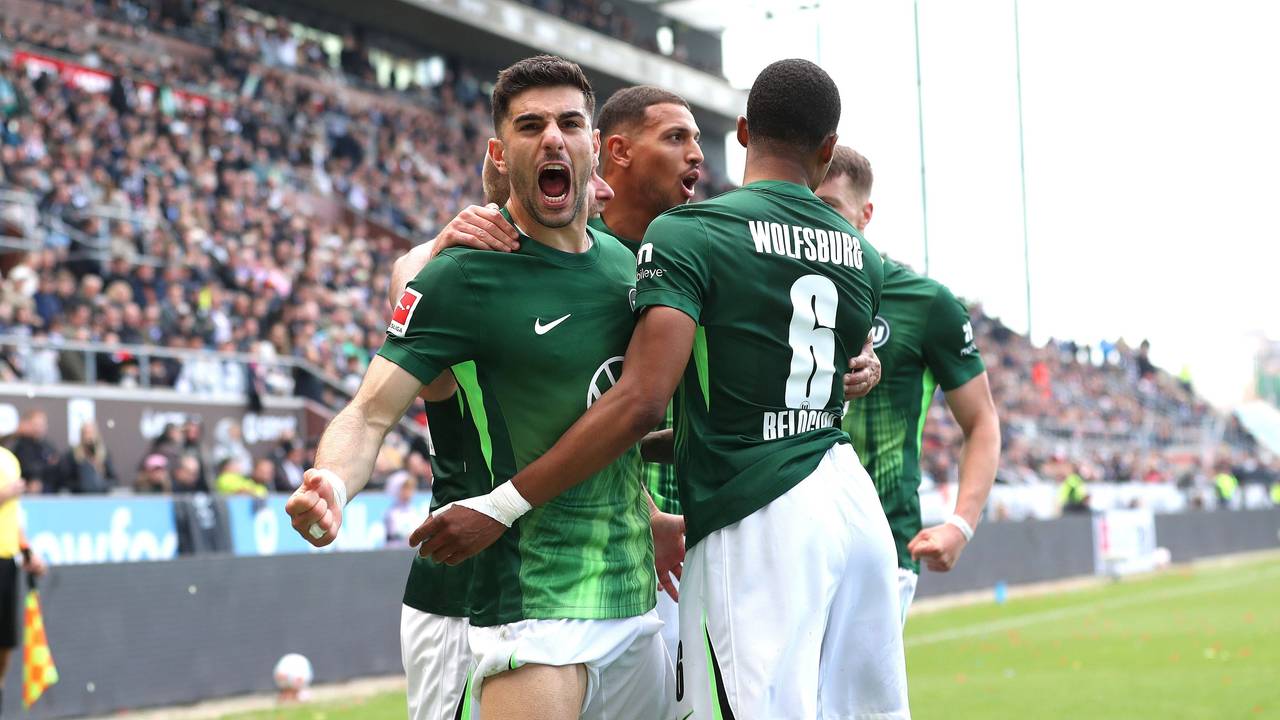 Jubel bei den Profis des VfL Wolfsburg.