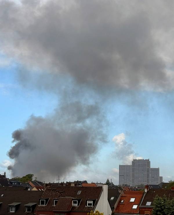Blick auf die gigantische Rauchsäule am 16. Mai über Bickendorf.