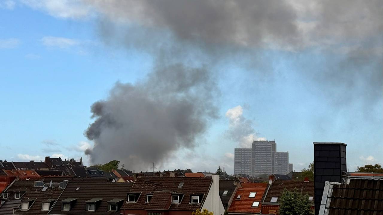 Blick auf die gigantische Rauchsäule am 16. Mai über Bickendorf.