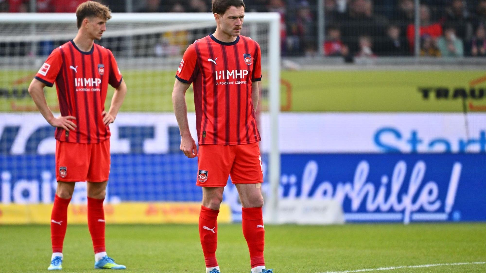 Budu Siwsiwadse und Jan Schöppner steigen mit Heidenheim ab.