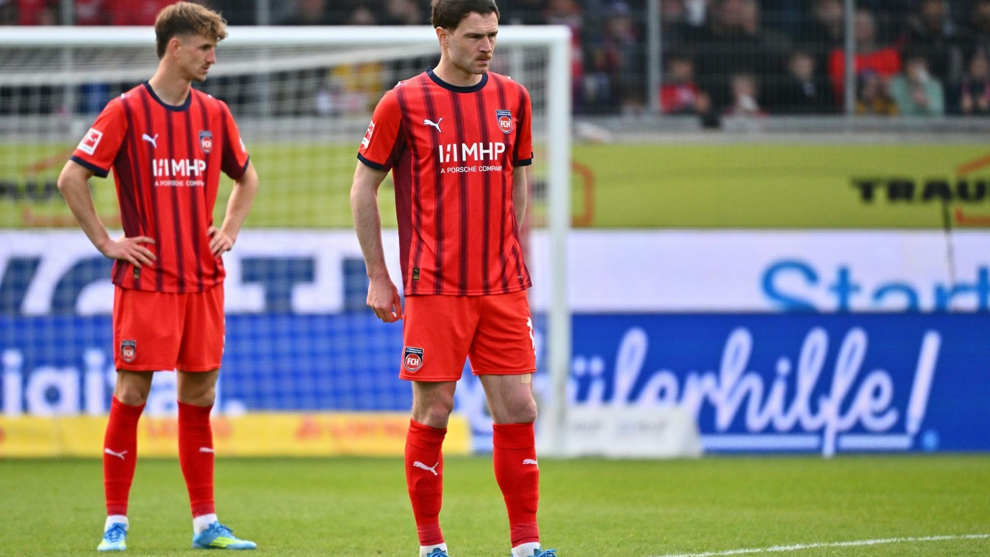 Budu Siwsiwadse und Jan Schöppner steigen mit Heidenheim ab.