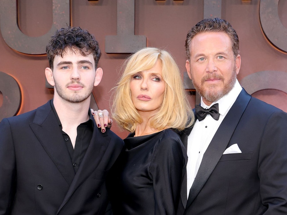 Serien-Familie mit neuem Hauptwohnsitz, von links: Finn Little, Kelly Reilly und Cole Hauser bei der „Dutton Ranch“-Premiere in New York. (Bild: 2026 Getty Images/Michael Loccisano)