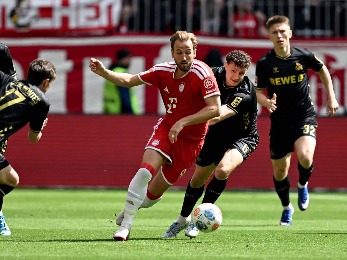 Harry Kane wird verfolgt von mehreren FC-Spielern.