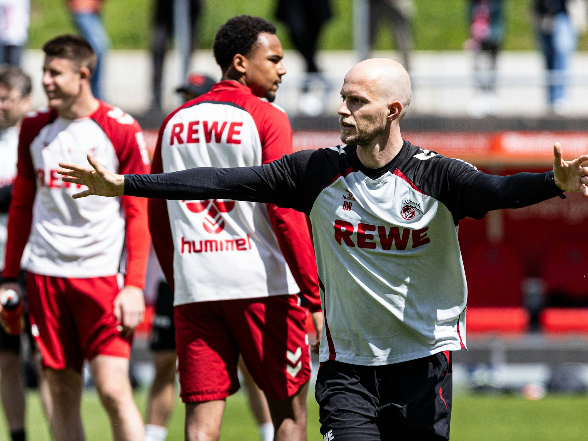 René Wagner gestikuliert im Training.