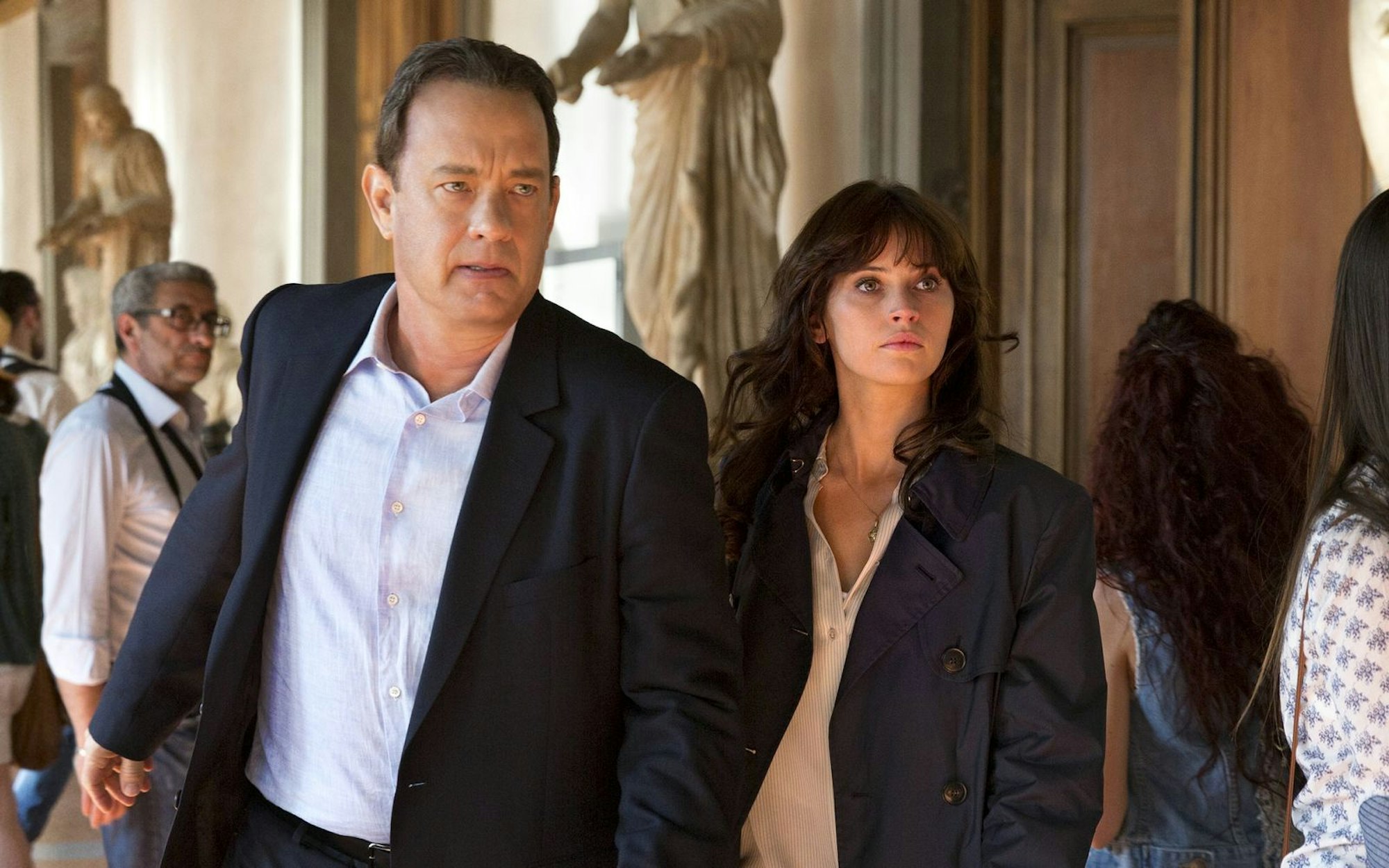 Ein verrückter Milliardär will die Weltbevölkerung minimieren. Robert Langdon (Tom Hanks) und Sienna Brooks (Felicity Jones) sind in einem Wettlauf gegen die Zeit. „Inferno“ spielte von allen drei Langdon-Filmen am wenigsten ein. (Bild: Sony)