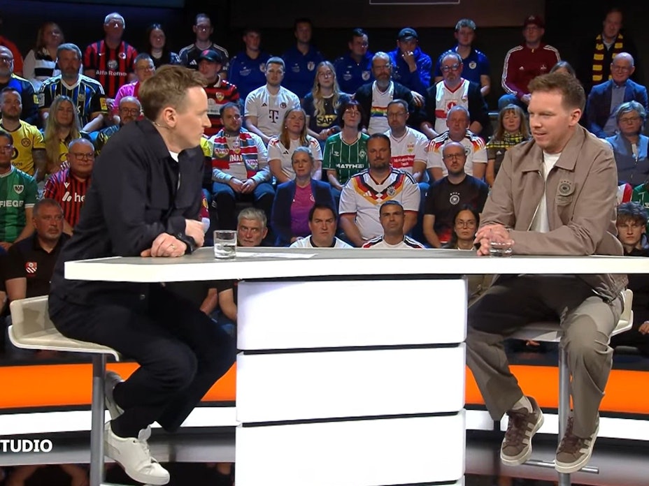 Julian Nagelsmann mit Moderator Jochen Breyer im ZDF-Sportstudio.
