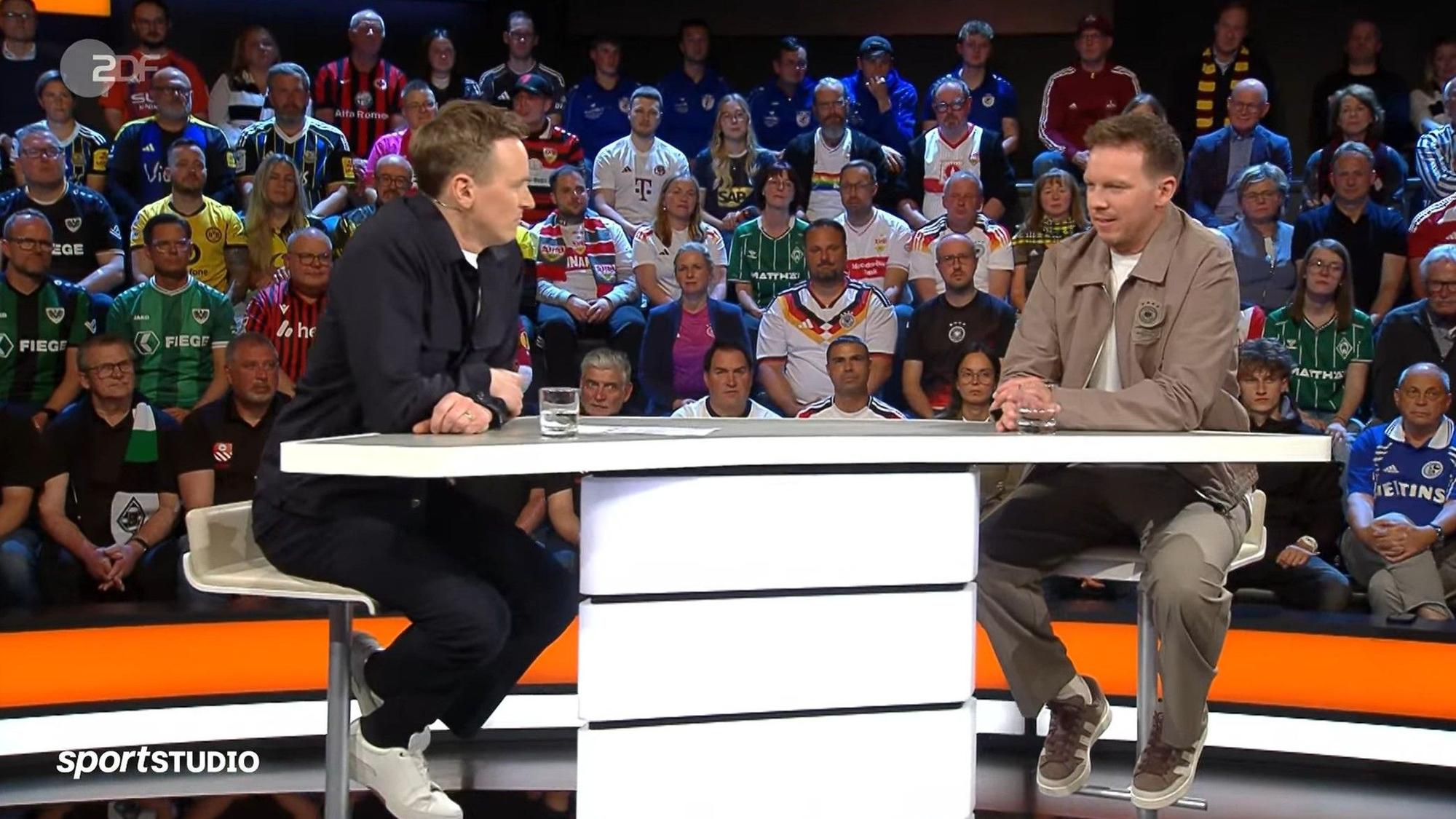Julian Nagelsmann mit Moderator Jochen Breyer im ZDF-Sportstudio.