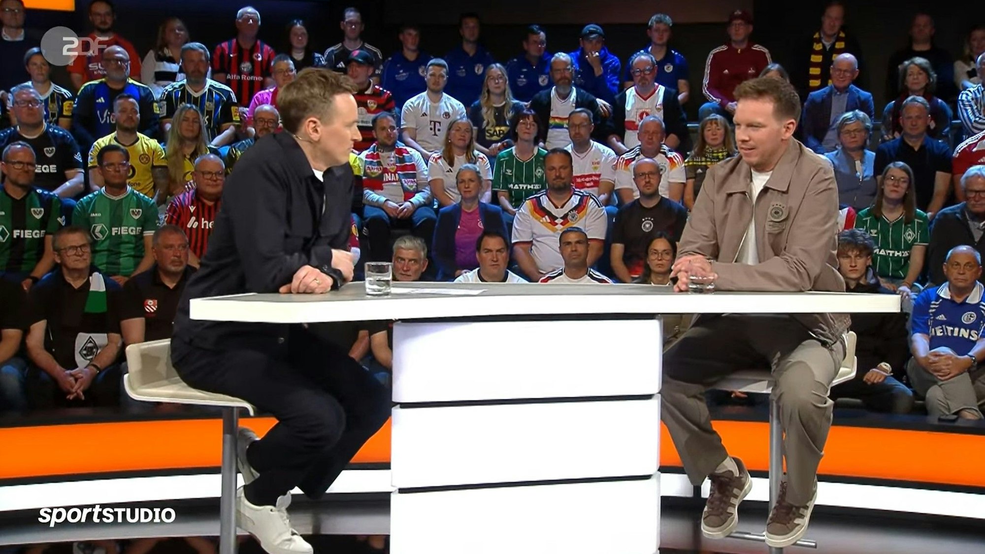 Julian Nagelsmann mit Moderator Jochen Breyer im ZDF-Sportstudio.