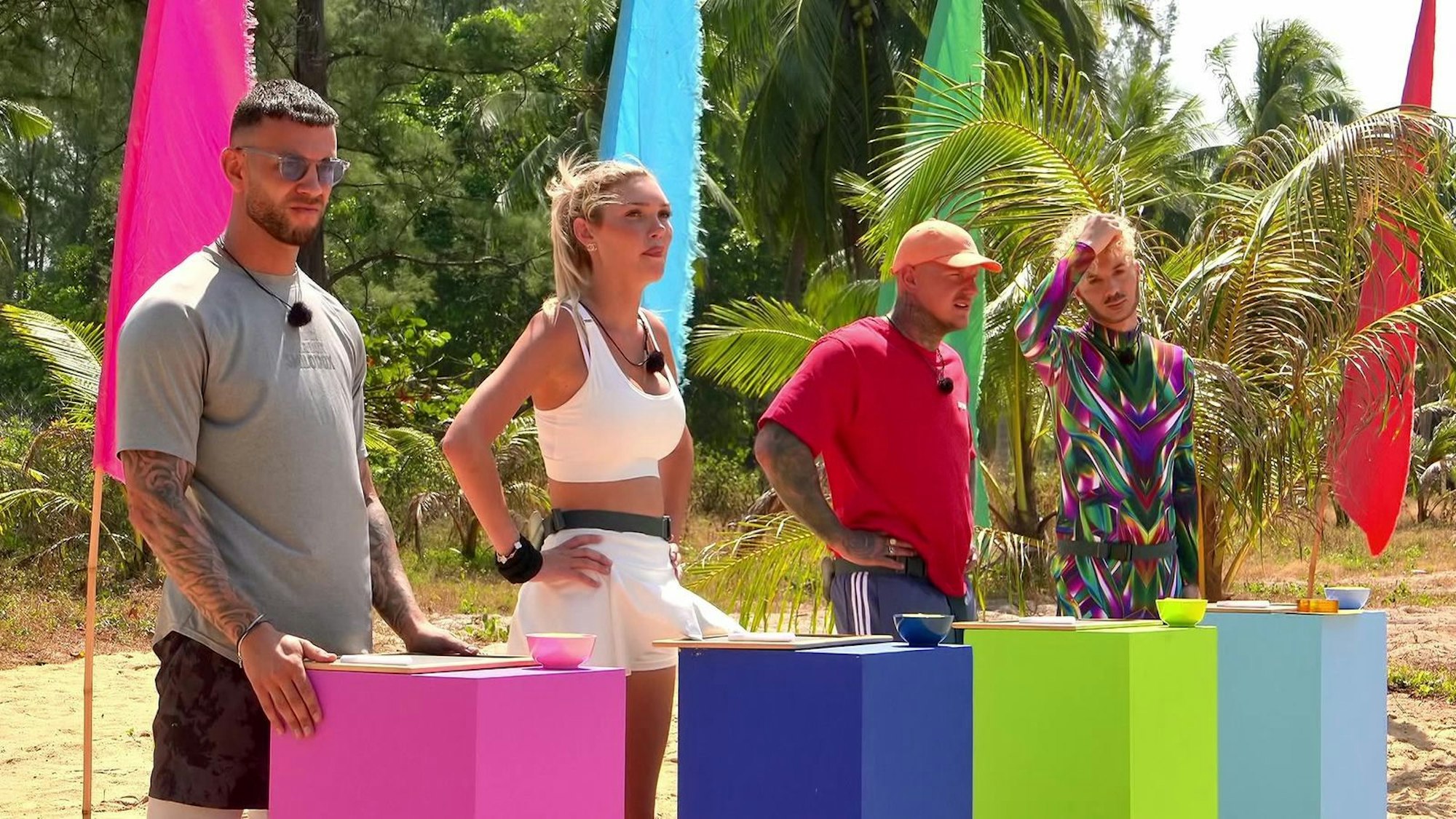 Serkan, Giuliana, Paco und Sam (von links) kämpfen um ihre Rückkehr in die Sala. (Bild: RTLZWEI)