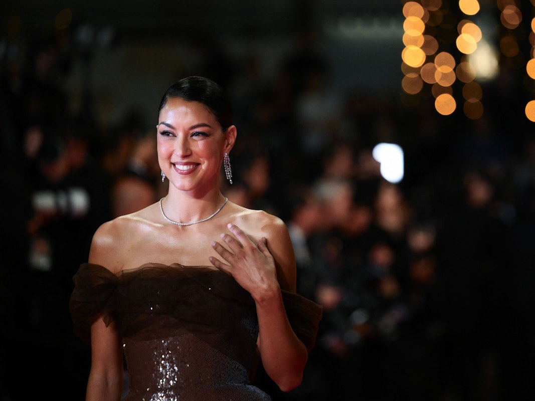 Rebecca Mir auf dem roten Teppich in Cannes.
