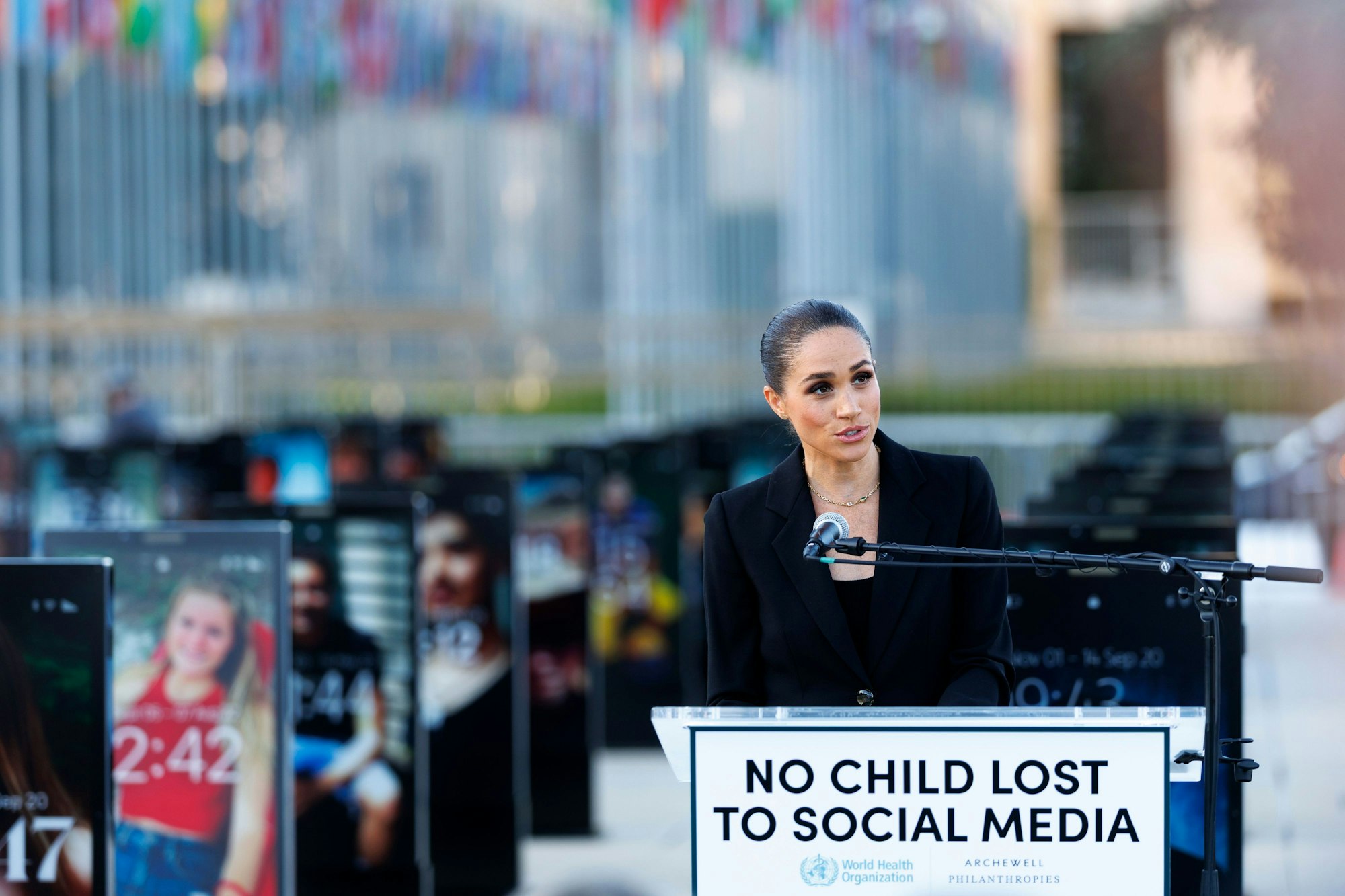 Meghan Markle, die Herzogin von Sussex, spricht während der Einweihung der Ausstellung „The Lost Screen Memorial“ zur Enthüllung eines temporären Denkmals zum Schutz von Kindern vor Online-Missbrauch.