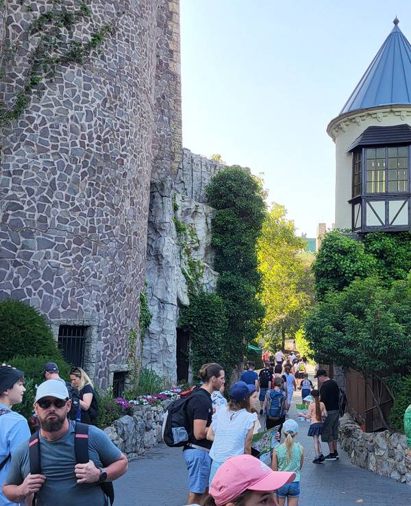 Blick auf den Eingangsbereich Berlin am Phantasialand in Brühl. (Archivfoto)