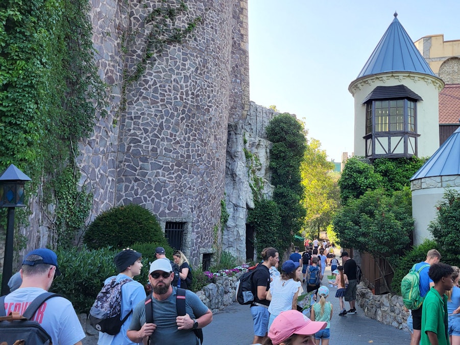Blick auf den Eingangsbereich Berlin am Phantasialand in Brühl.