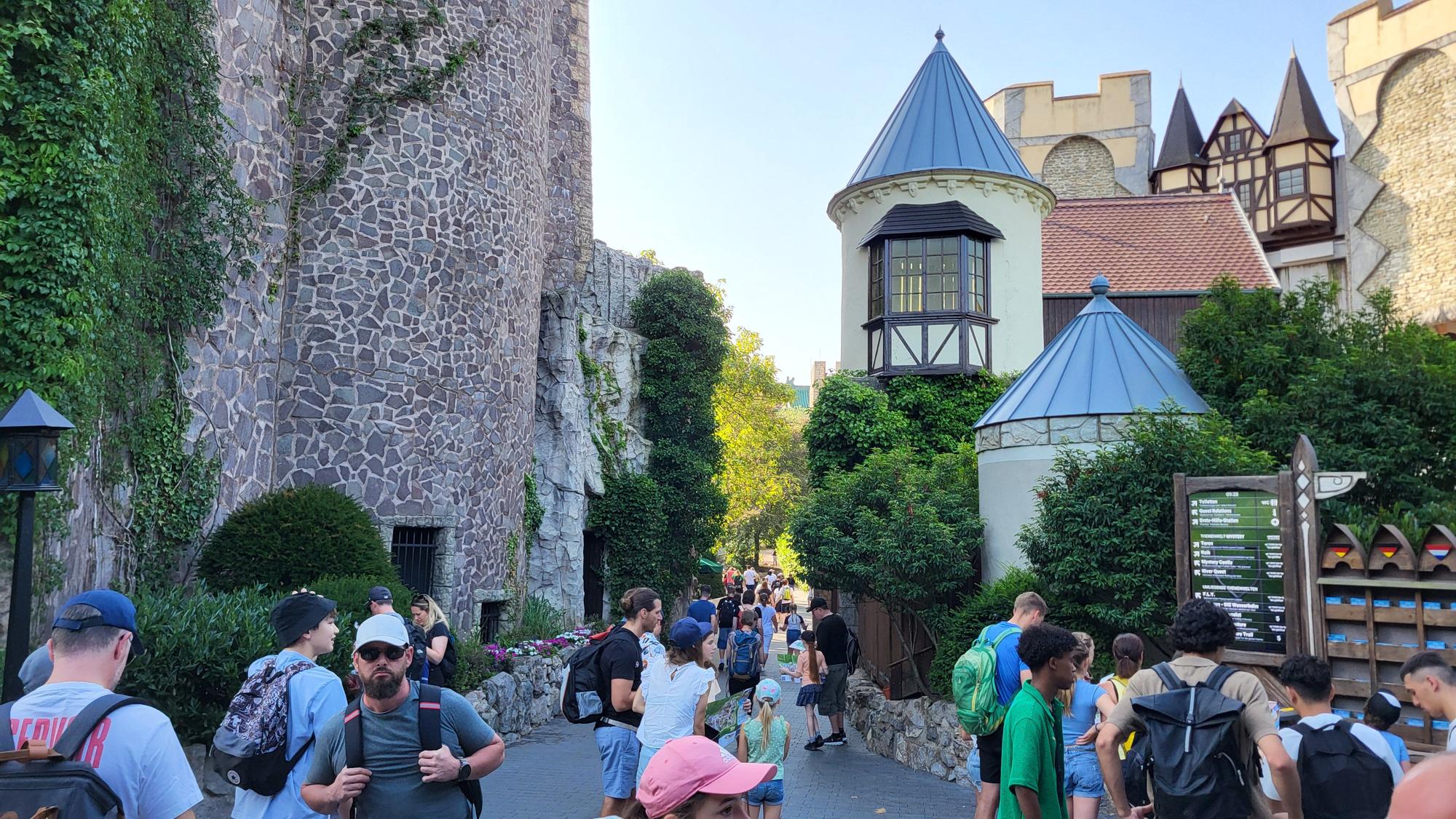 Blick auf den Eingangsbereich Berlin am Phantasialand in Brühl.